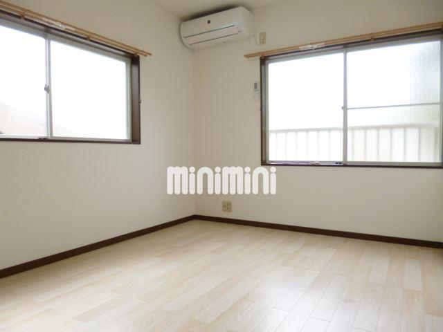 居室・リビング　二面採光で明るいお部屋です