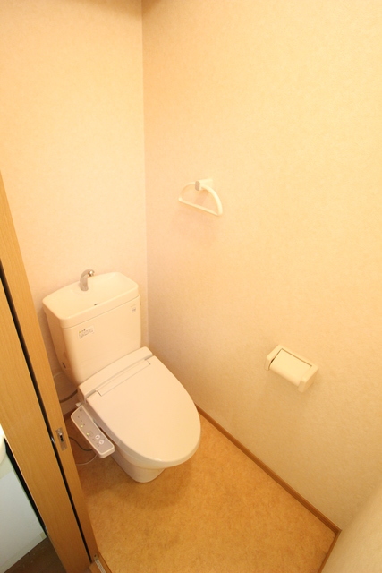 トイレ　白を基調とした空間で清潔感のあるトイレです♪