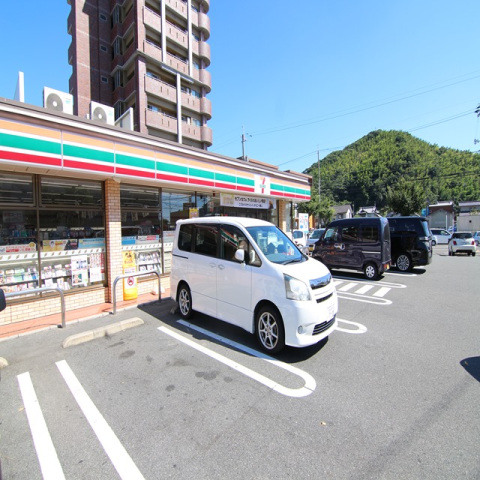 コンビニ　セブンイレブン下関秋根東町店（コンビニ）まで403m