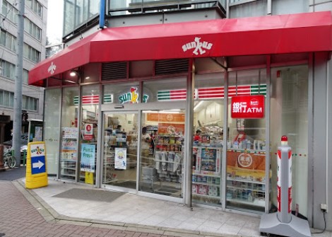 コンビニ　ファミリーマート銀座昭和通り店（コンビニ）まで108m