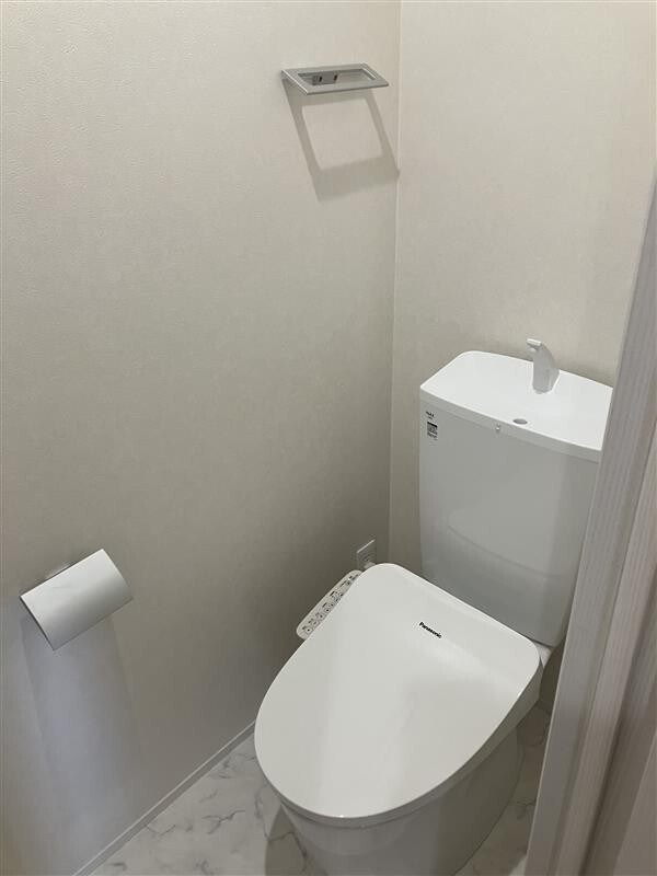 トイレ　温水洗浄便座