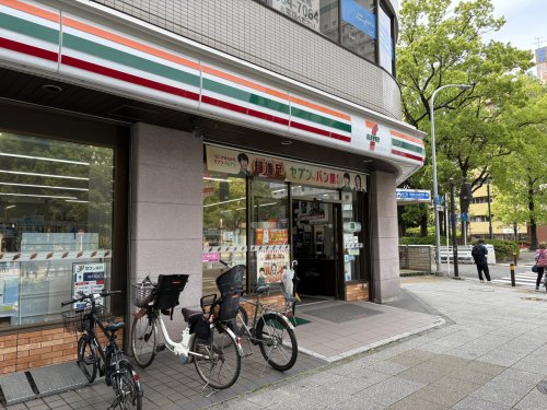 コンビニ　セブンイレブン 伊勢佐木長者町駅前店（コンビニ）まで336m