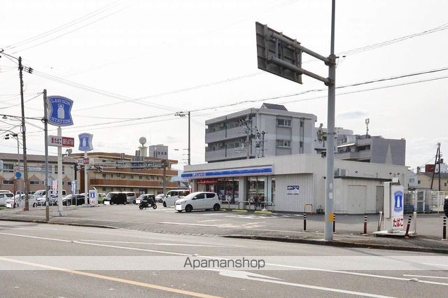 コンビニ　ローソン徳島中島田町店（コンビニ）まで741m