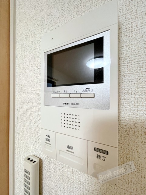 セキュリティ　モニターホンで来訪者を確認できます♪