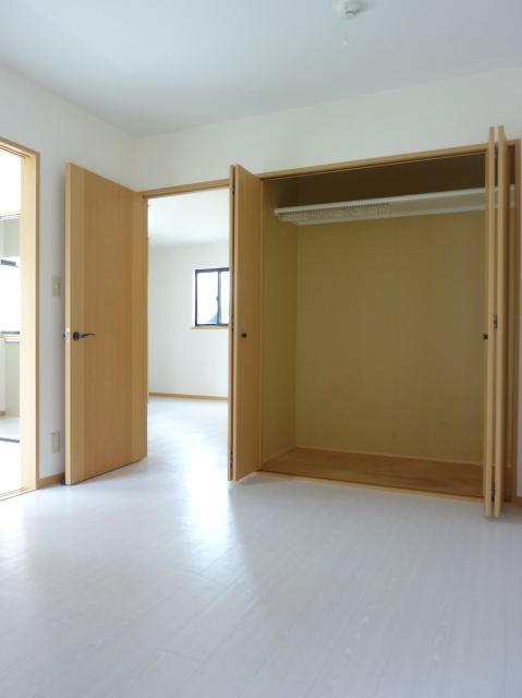 収納　クロゼットのある洋室
