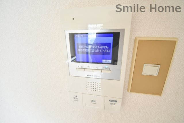 セキュリティ　TVモニターホンは安心ですね。誰か確認してから開けて下さいね