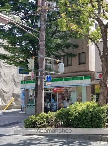 コンビニ　ファミリーマート（コンビニ）まで500m