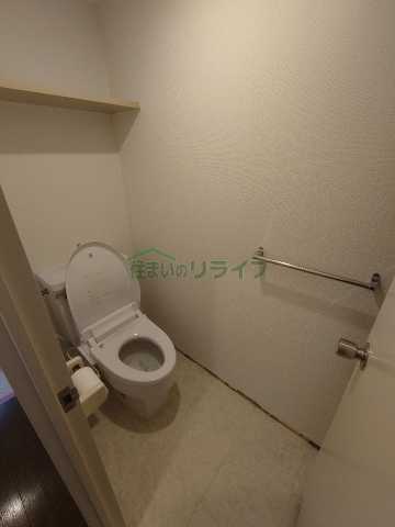 東京メトロ東西線 神楽坂駅 徒歩4分 4階建 築38年のトイレ写真