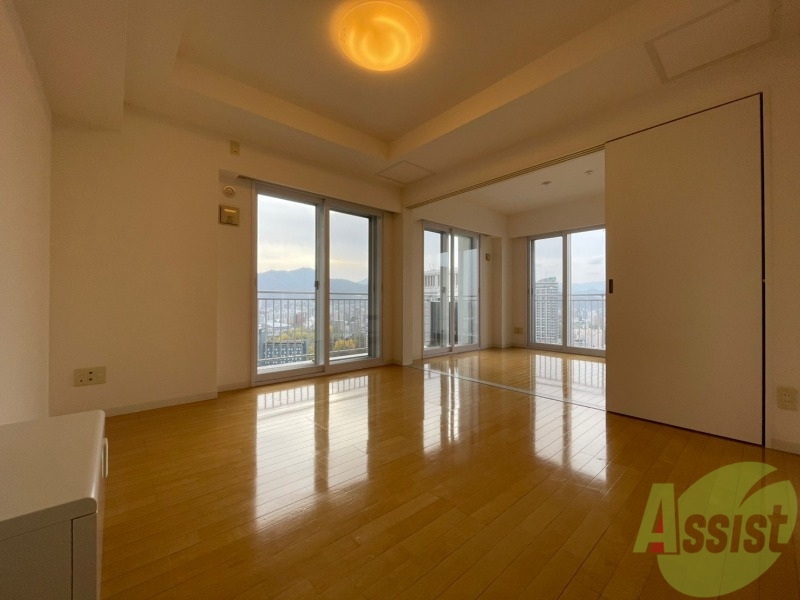 居室・リビング　広くてキレイなお部屋が広がっていて、充実した生活が送れそう。