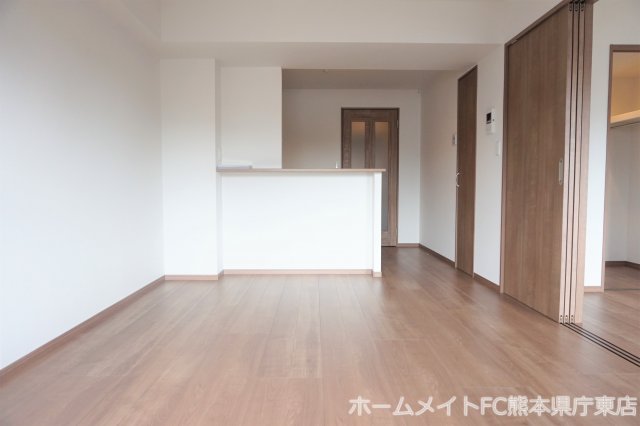 ＪＲ鹿児島本線 西熊本駅 徒歩18分 7階建 築8年の居間写真