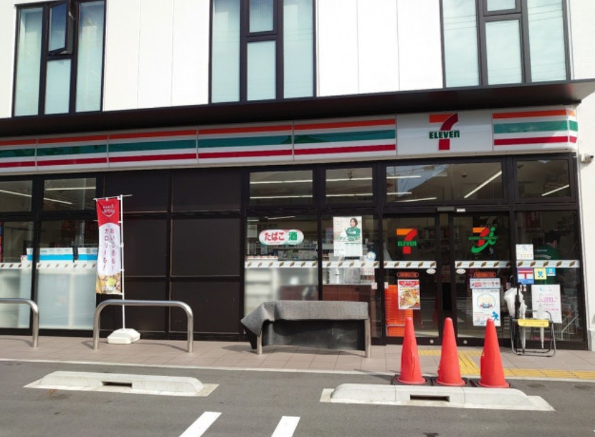 コンビニ　セブンイレブン大田区西蒲田4丁目店（コンビニ）まで86m