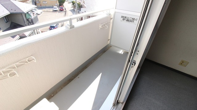 ロイヤルヒルズ泉中央III 402の内装写真