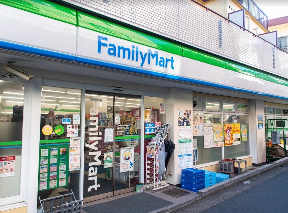 コンビニ　ファミリーマート笹塚三丁目北店（コンビニ）まで405m