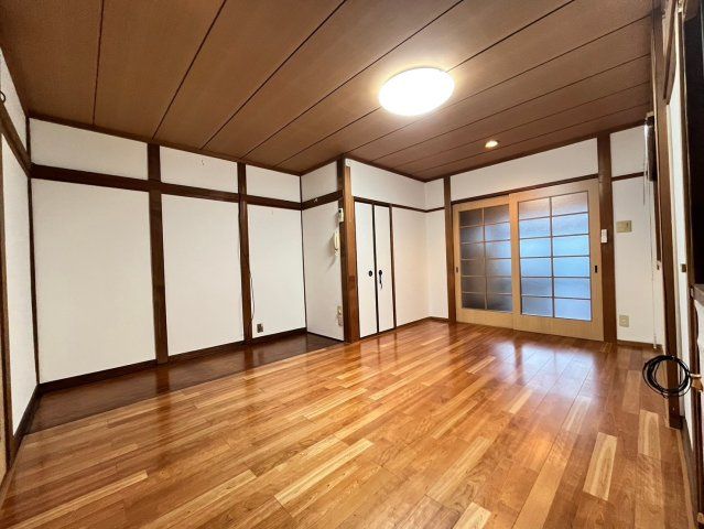 八田北町戸建619-85の居間写真