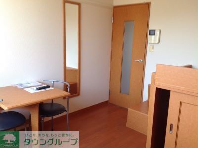 レオパレスレミナール並木の居間写真