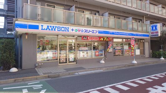 コンビニ　ローソン・スリーエフ港区港南三丁目店（コンビニ）まで358m