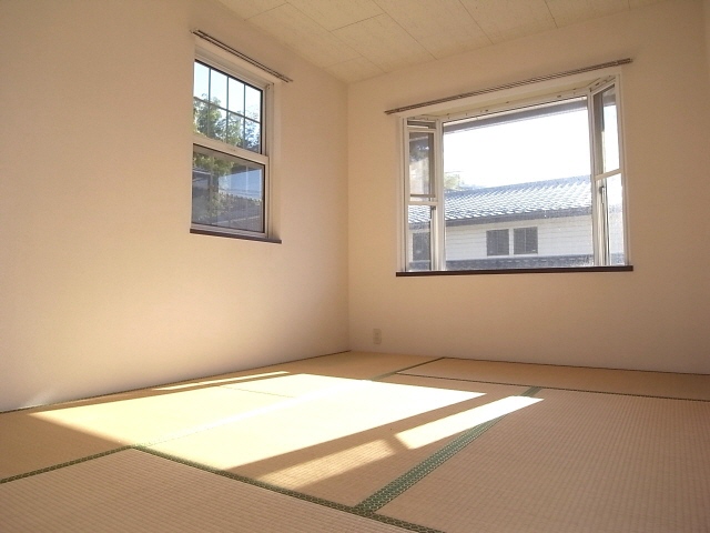 緑山ガーデン弐番館の居間写真