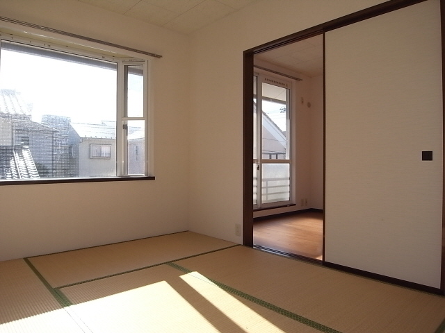 緑山ガーデン弐番館の居間写真