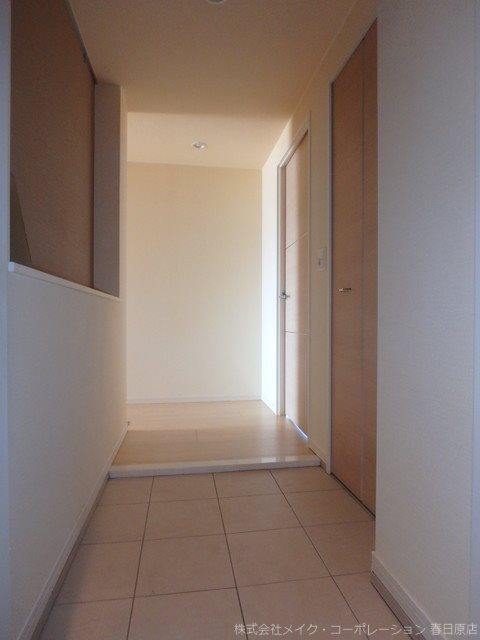 玄関　写真は同型タイプ