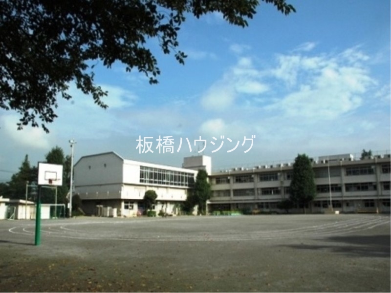 【コンフォリア高島平の小学校】