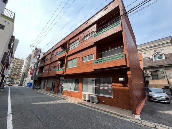 【広島市中区猫屋町のマンションの建物外観】