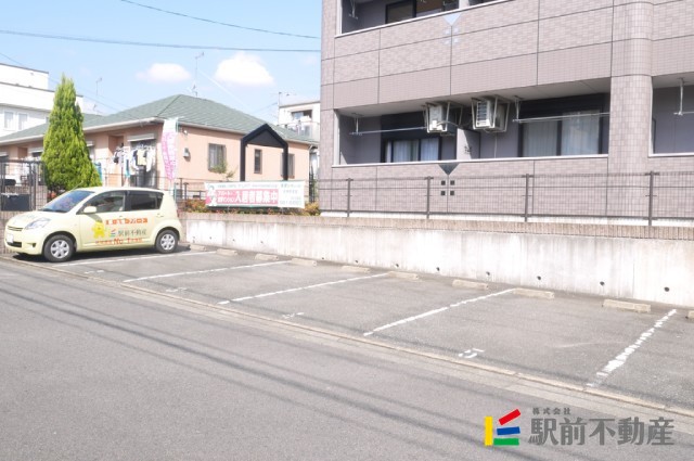 【鳥栖市弥生が丘のマンションの駐車場】