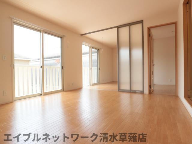 居室・リビング　こちらの居間で趣味の時間をお楽しみください