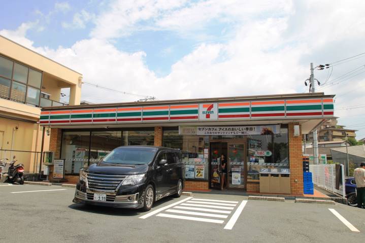 コンビニ　セブン－イレブン吹田朝日が丘店（コンビニ）まで544m