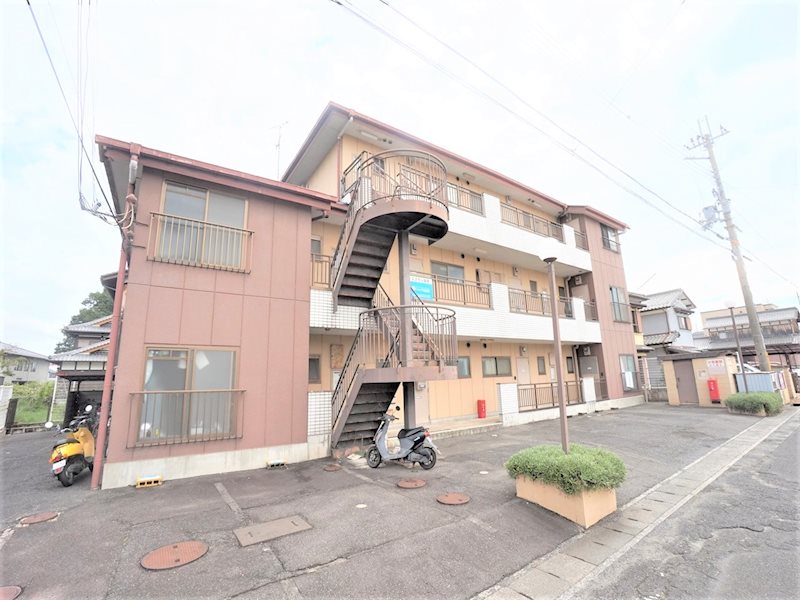 近江八幡市上野町のマンションの建物外観