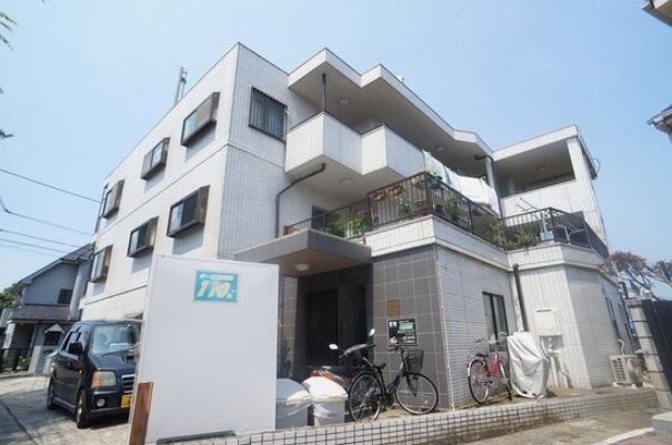 横浜市保土ケ谷区新井町のマンションの建物外観