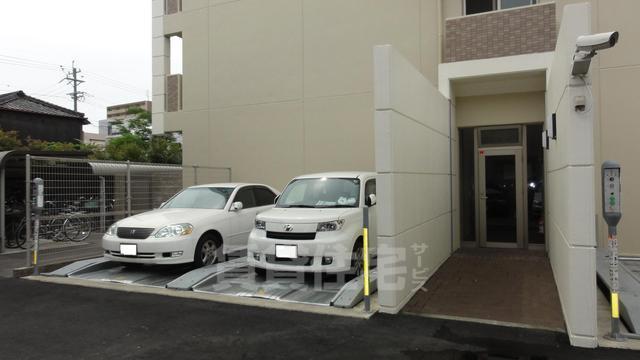 【AXIS桜通内山の駐車場】