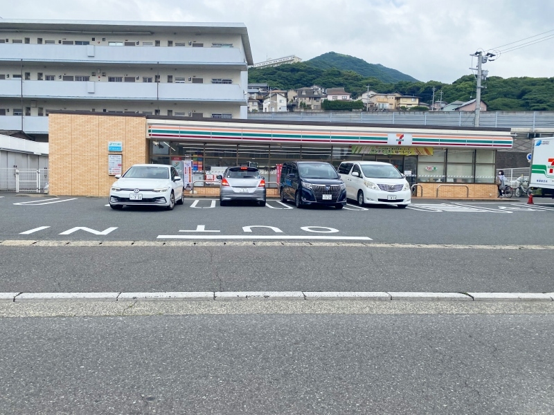 【シャトレ下富野のコンビニ】