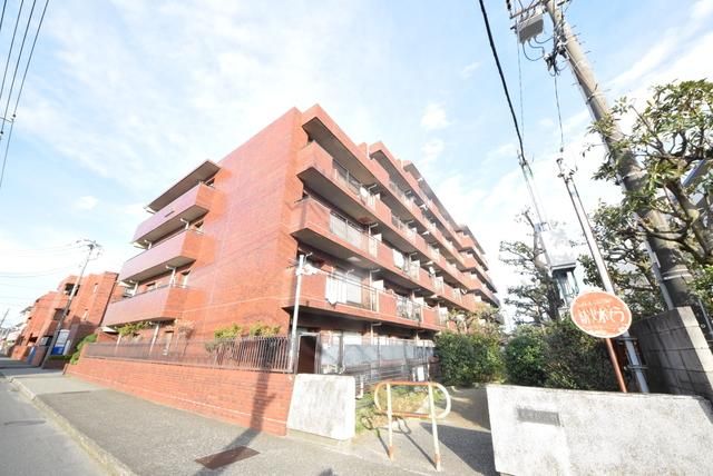 【市川市新田のマンションの建物外観】