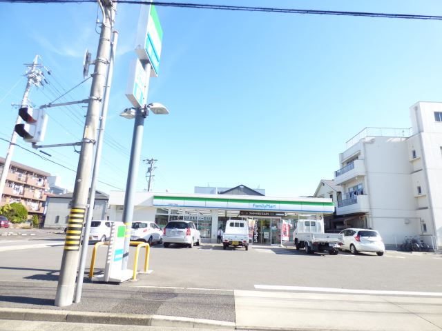 コンビニ　ファミリーマート（コンビニ）まで480m