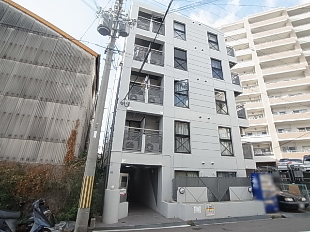 【神戸市兵庫区西仲町のマンションの建物外観】