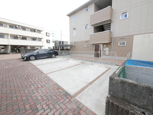 駐車場　★敷地内に駐車場がございます★