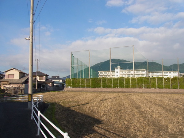 中学校　北九州市立吉田中学校（中学校）まで1953m