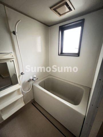 バス・シャワールーム　コンパクトで使いやすいお風呂です