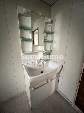 洗面設備　脱衣スペースもあります