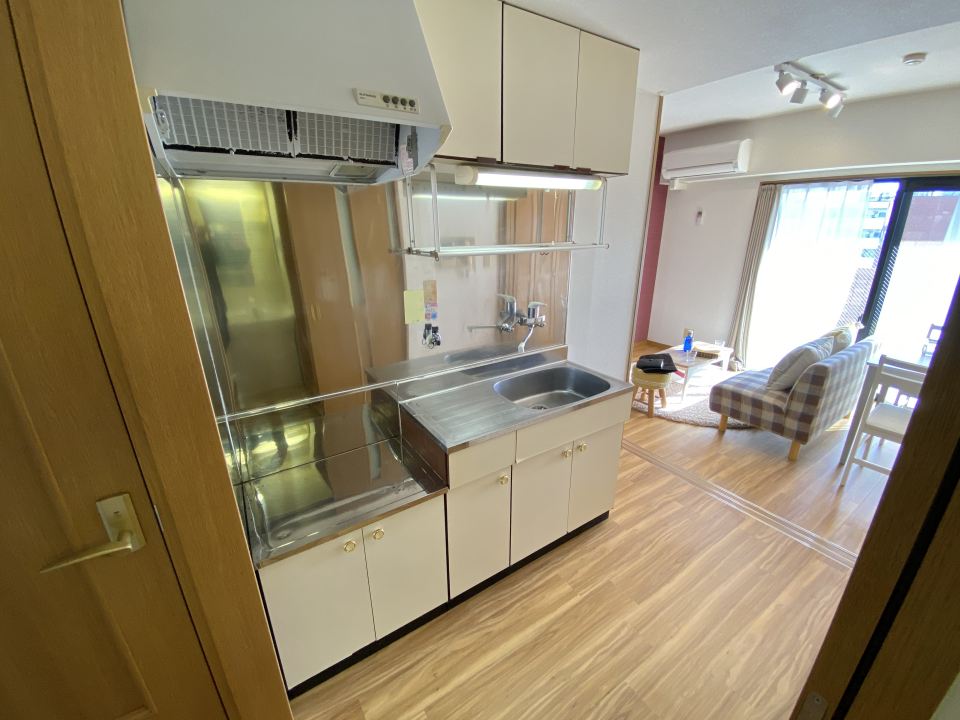 キッチン　レンジ台等おけるスペースあります