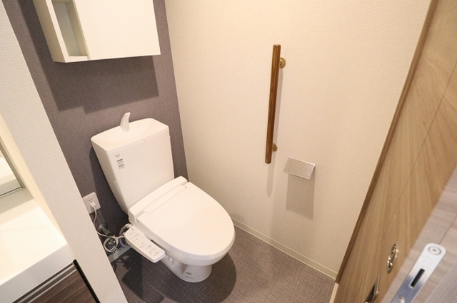 トイレ　温水洗浄暖房便座