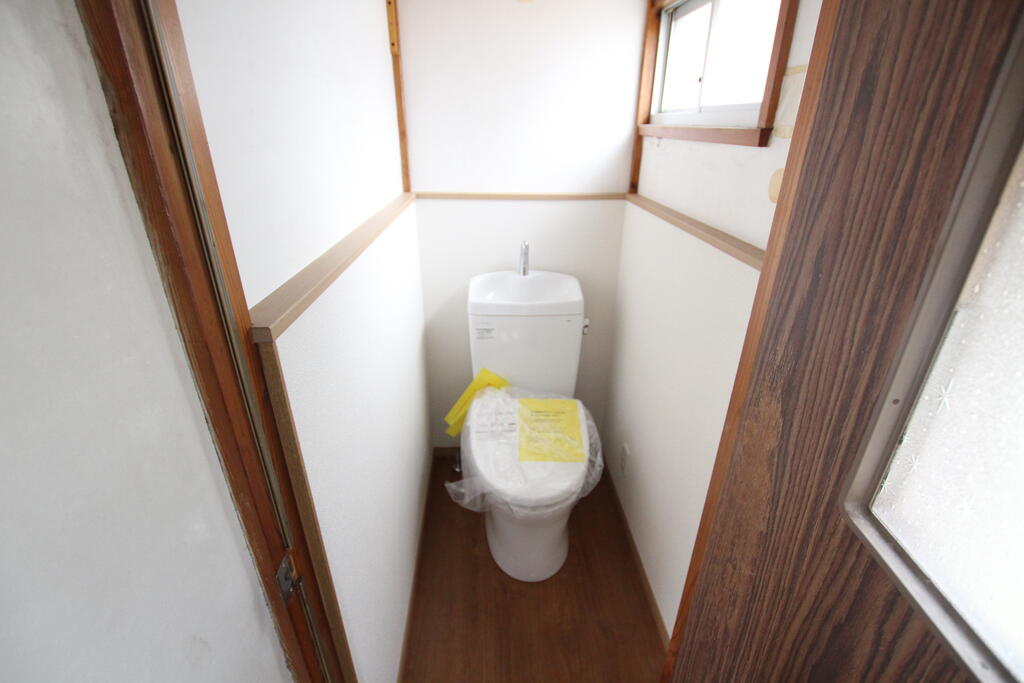 大みか町2丁目戸建貸家のトイレ写真