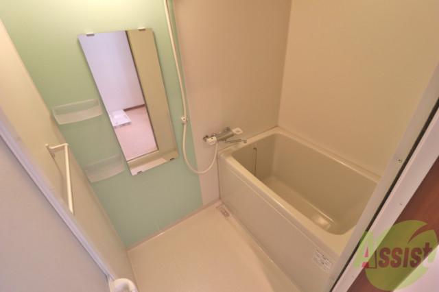 バス・シャワールーム　鏡付きバスルーム！