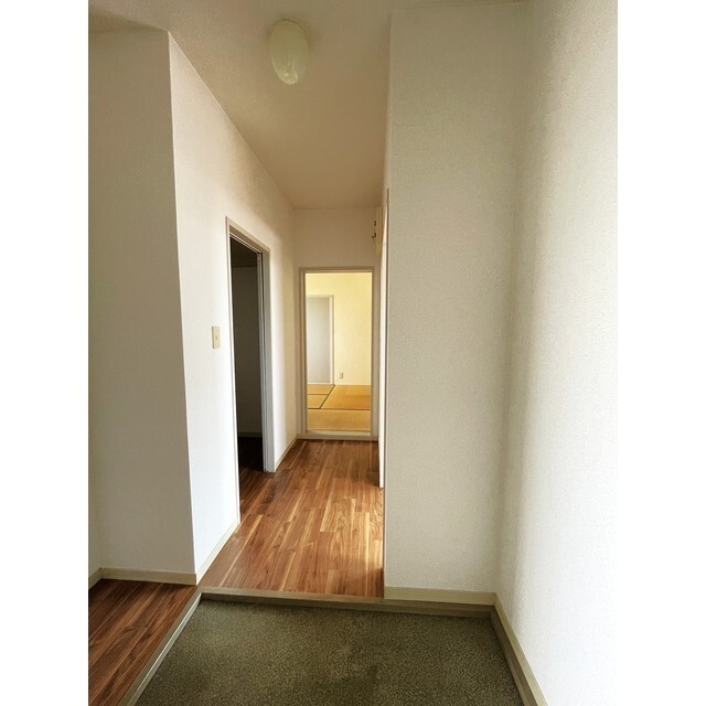 玄関　※写真と現状が異なる場合、現状優先となります。