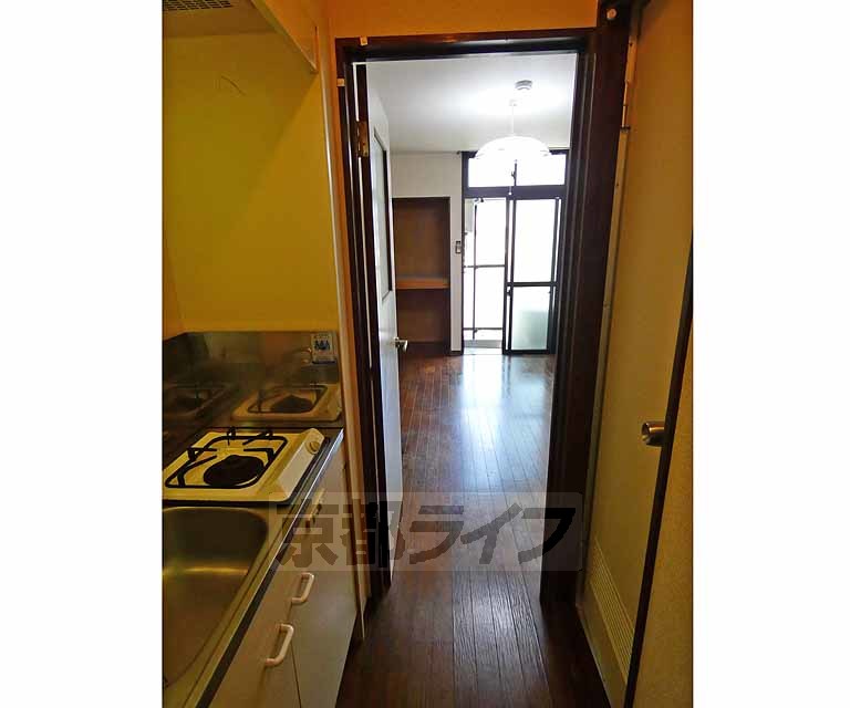 その他部屋・スペース　玄関からの廊下です