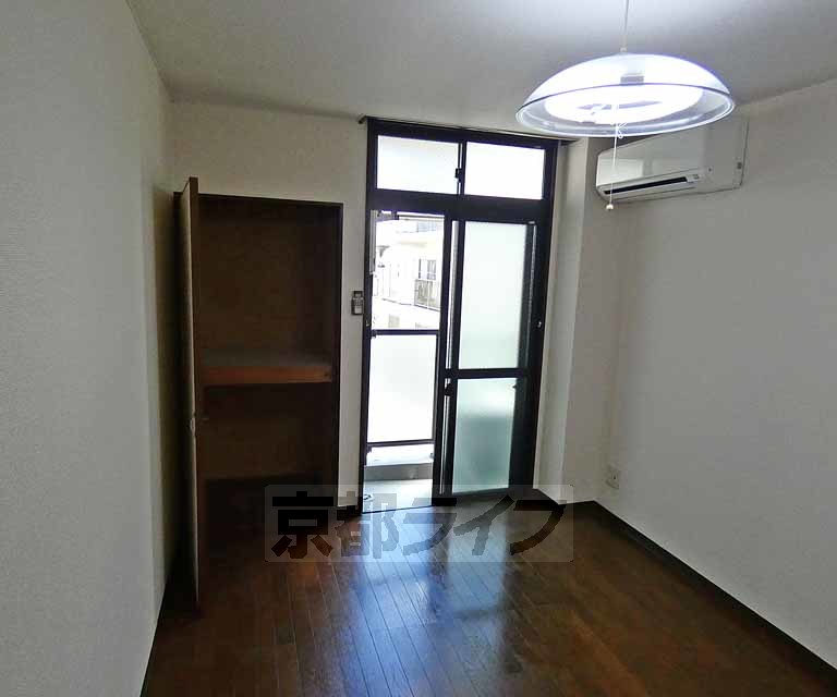 居室・リビング　６帖のお部屋です