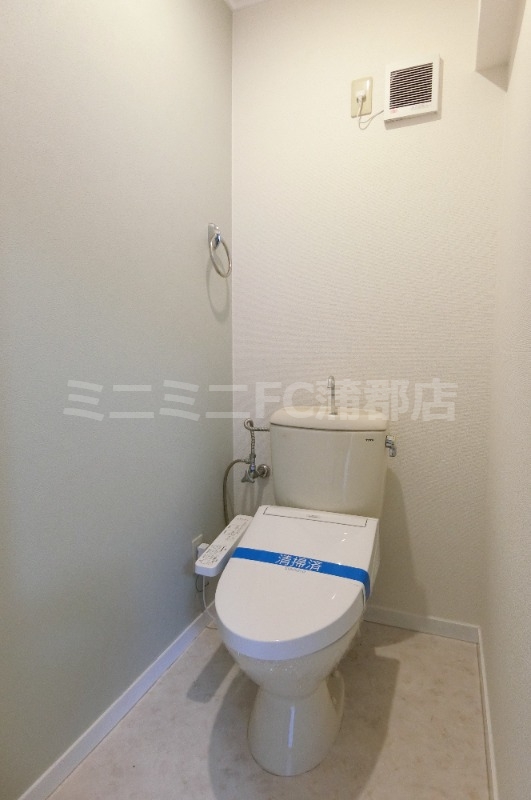 トイレ　温水洗浄便座付き