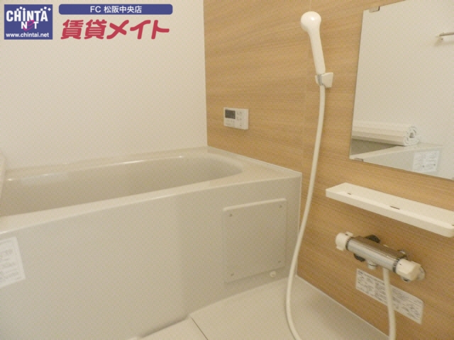 バス・シャワールーム　別部屋同型タイプ写真です。