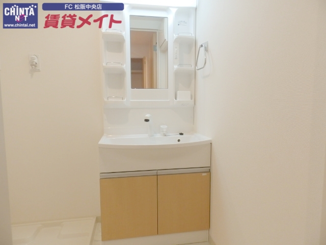 洗面設備　別部屋同型タイプ写真です。