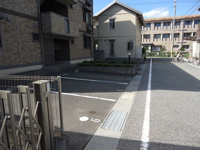 駐車場　駐車場